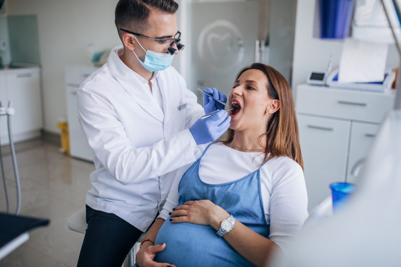 Dentist and Pregnant Patient | Dental Services | Schaumburg IL